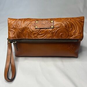 ✨HP - Patricia Nash Valerie Fold-Over Tool Embossed Leather Clutch Wristlet